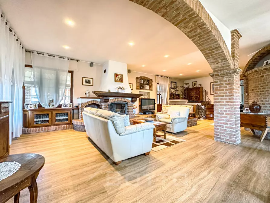 Immagine 20 di Villa in vendita  in Via Cossato, 44/a a Gattinara