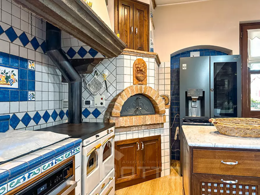 Immagine 25 di Villa in vendita  in Via Cossato, 44/a a Gattinara