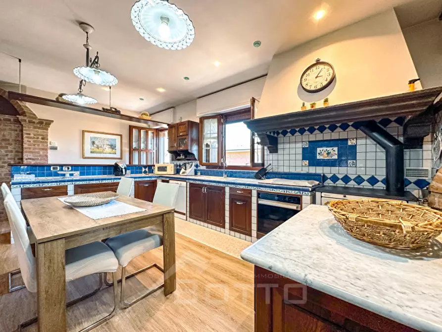 Immagine 26 di Villa in vendita  in Via Cossato, 44/a a Gattinara