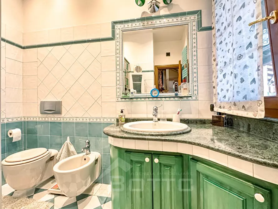 Immagine 37 di Villa in vendita  in Via Cossato, 44/a a Gattinara