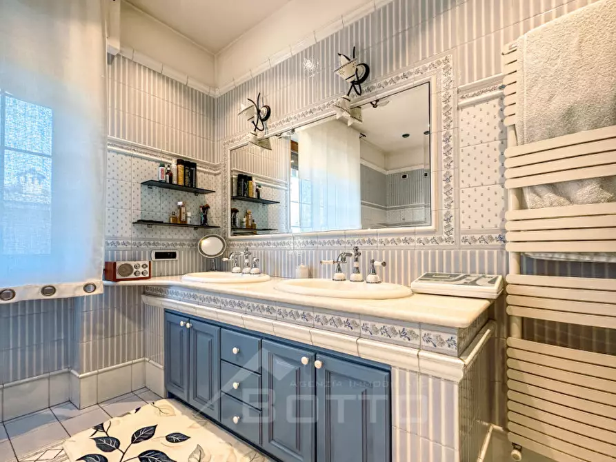 Immagine 38 di Villa in vendita  in Via Cossato, 44/a a Gattinara