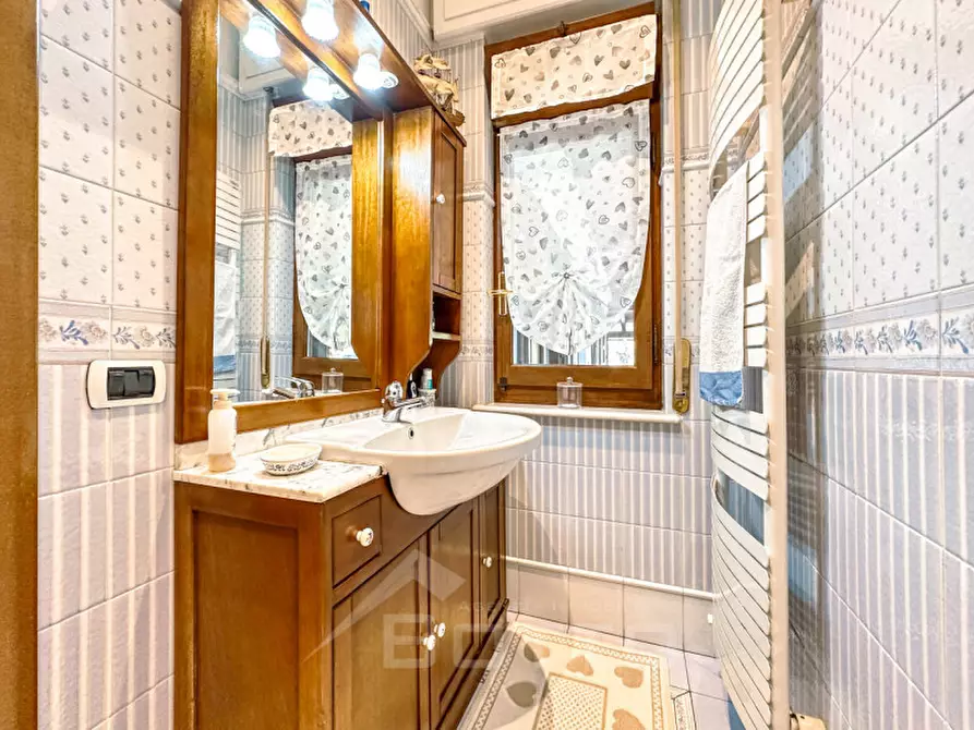 Immagine 41 di Villa in vendita  in Via Cossato, 44/a a Gattinara