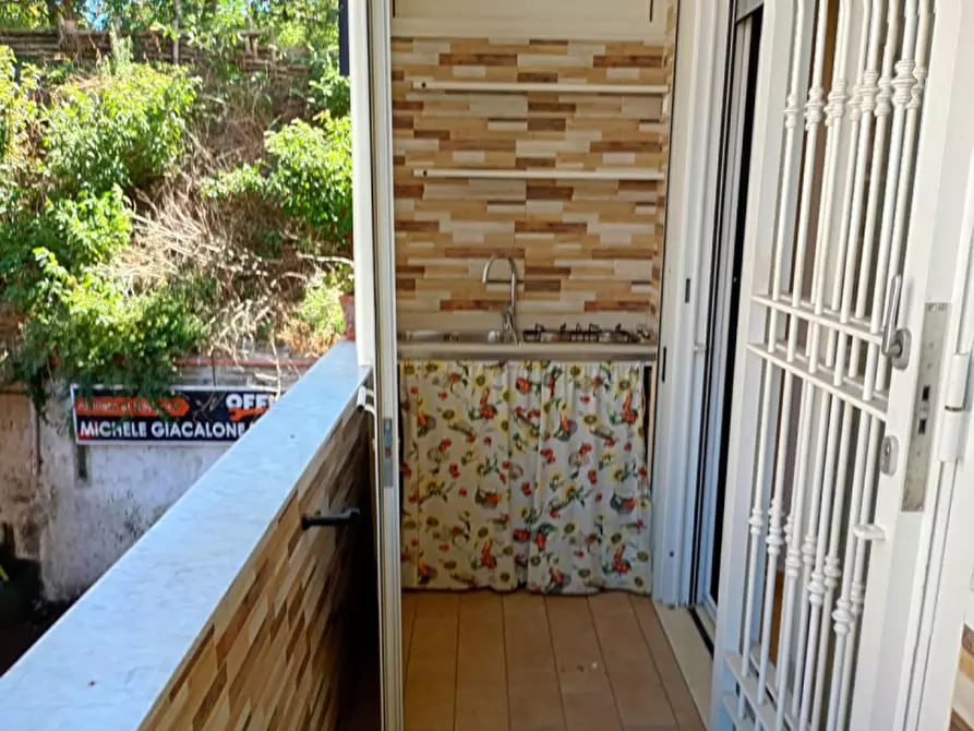 Immagine 1 di Camera in affitto  in Via Emilio Scaglione 21 a Napoli