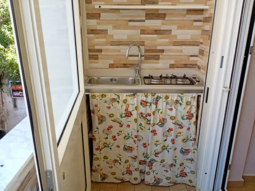 Immagine 2 di Camera in affitto  in Via Emilio Scaglione 21 a Napoli