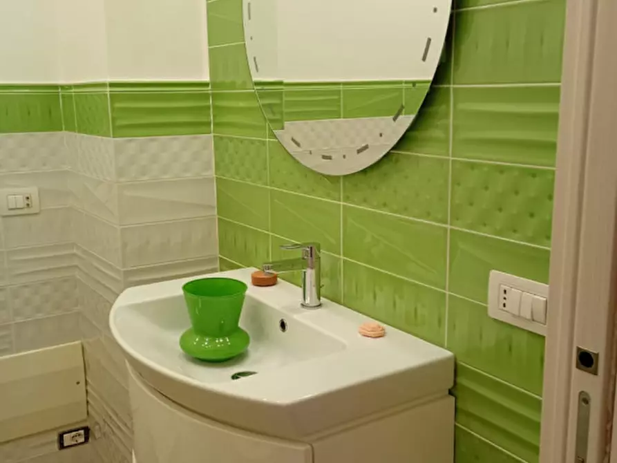 Immagine 16 di Camera in affitto  in Via Emilio Scaglione 21 a Napoli