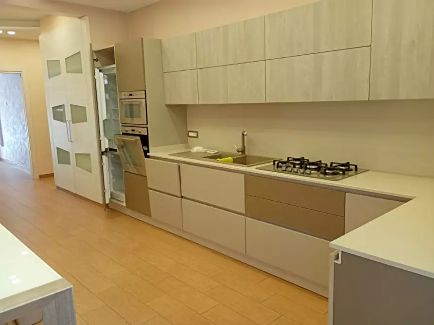 Immagine 28 di Camera in affitto  in Via Emilio Scaglione 21 a Napoli