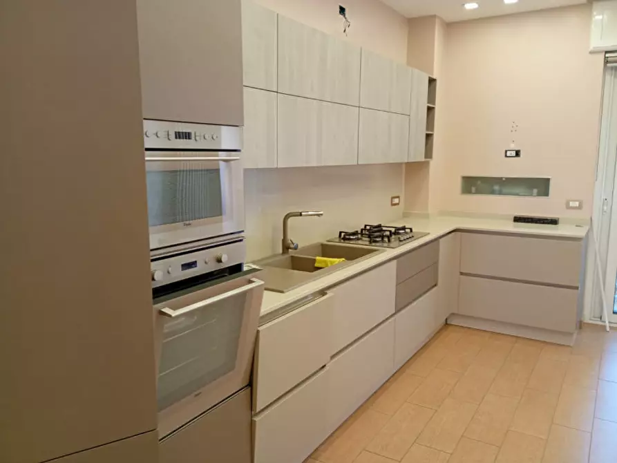 Immagine 37 di Camera in affitto  in Via Emilio Scaglione 21 a Napoli