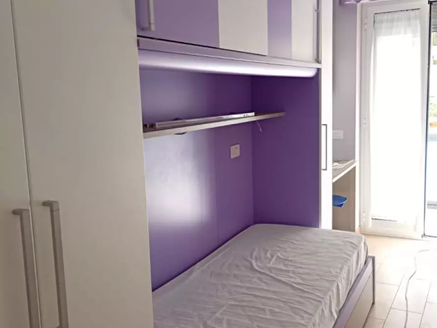 Immagine 40 di Camera in affitto  in Via Emilio Scaglione 21 a Napoli