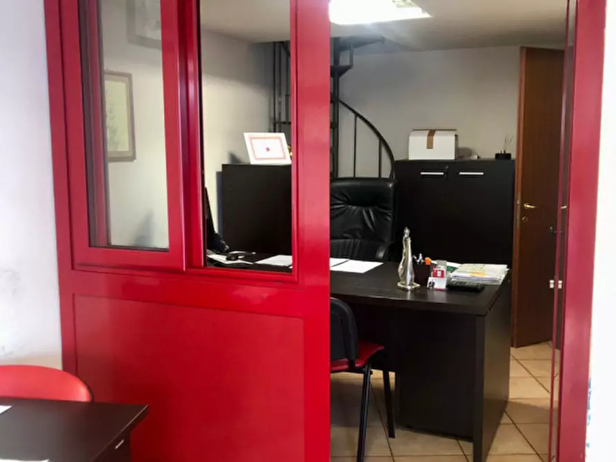 Immagine 9 di Negozio in affitto  in via trionfale 9098 a Roma