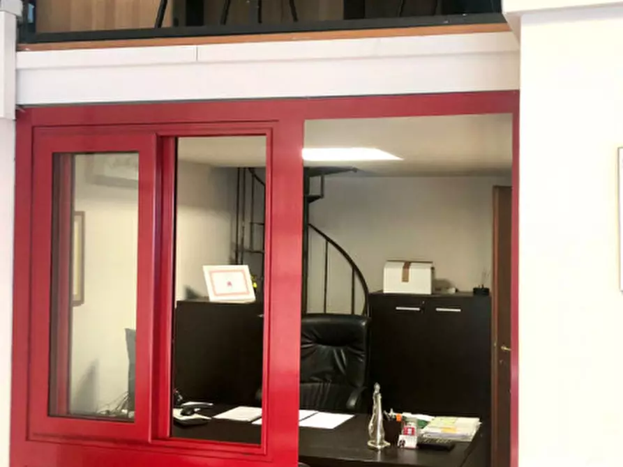 Immagine 10 di Negozio in affitto  in via trionfale 9098 a Roma