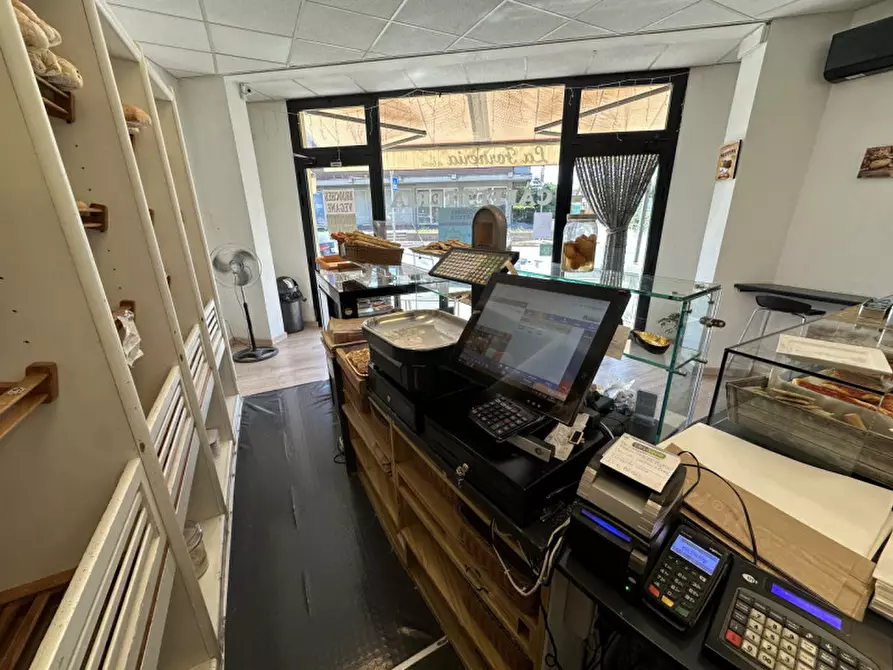 Immagine 10 di Attività commerciale in vendita  in Via delle Paratoie a Cervia