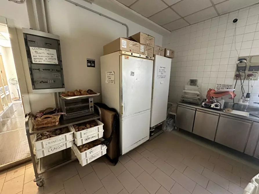 Immagine 11 di Attività commerciale in vendita  in Via delle Paratoie a Cervia