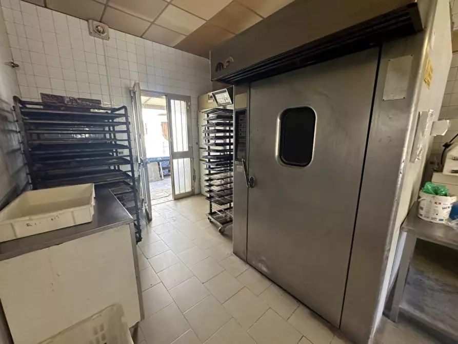 Immagine 15 di Attività commerciale in vendita  in Via delle Paratoie a Cervia