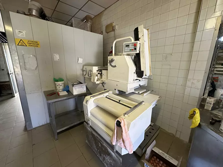 Immagine 21 di Attività commerciale in vendita  in Via delle Paratoie a Cervia