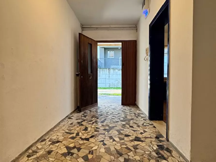 Immagine 1 di Laboratorio in affitto  in Via Pontevigodarzere a Padova