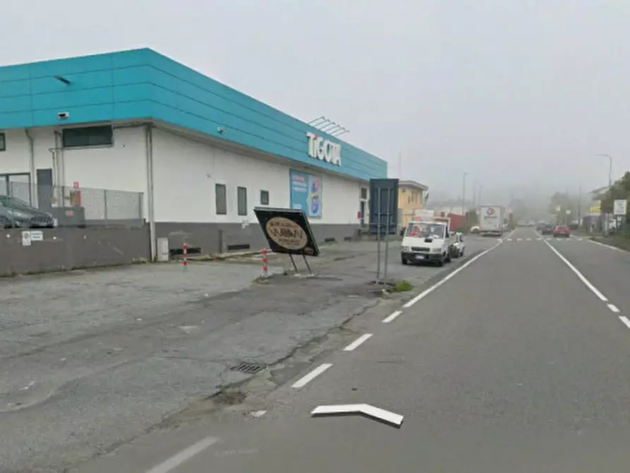 Immagine 4 di Magazzino in affitto  in viale Lunigiana n. 9 a Aulla