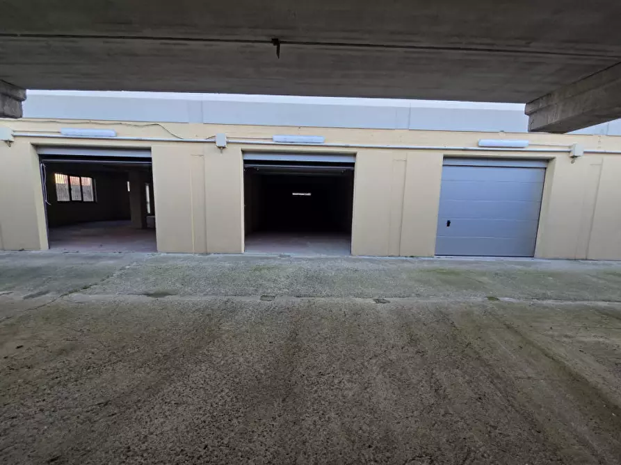 Immagine 12 di Magazzino in affitto  in viale Lunigiana n. 9 a Aulla