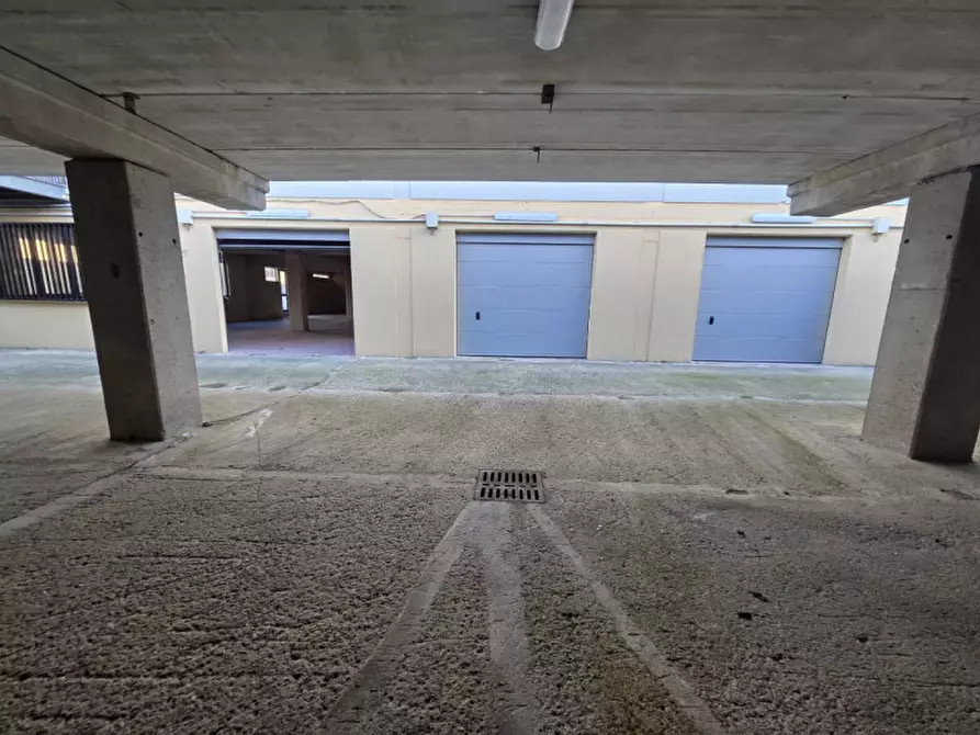 Immagine 15 di Magazzino in affitto  in viale Lunigiana n. 9 a Aulla