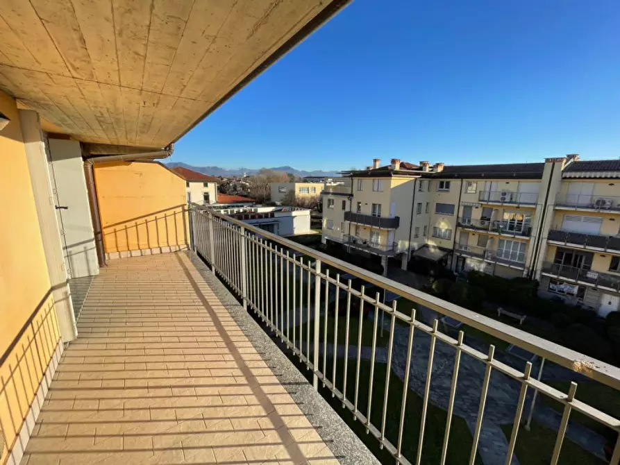 Immagine 3 di Appartamento in vendita  in VIA DANTE ALIGHIERI 21 A a Stezzano