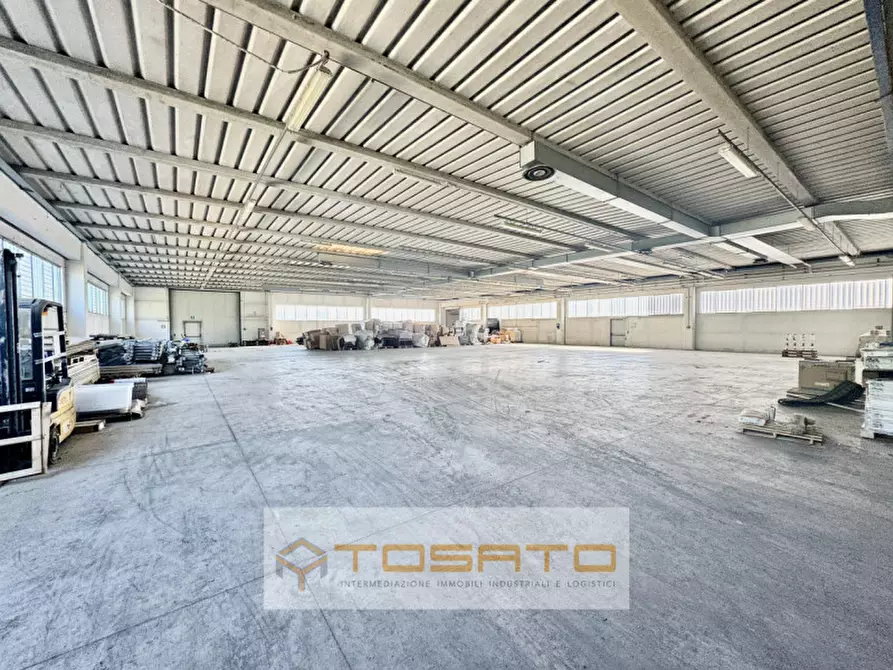 Immagine 3 di Capannone industriale in affitto  a Isola Rizza