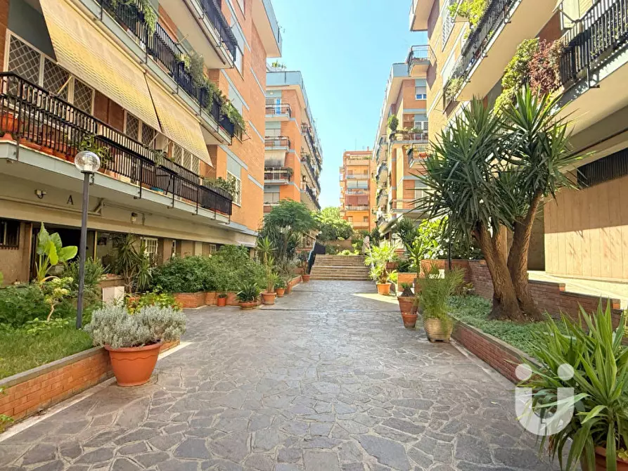 Immagine 2 di Appartamento in vendita  in Via Mario Musco a Roma
