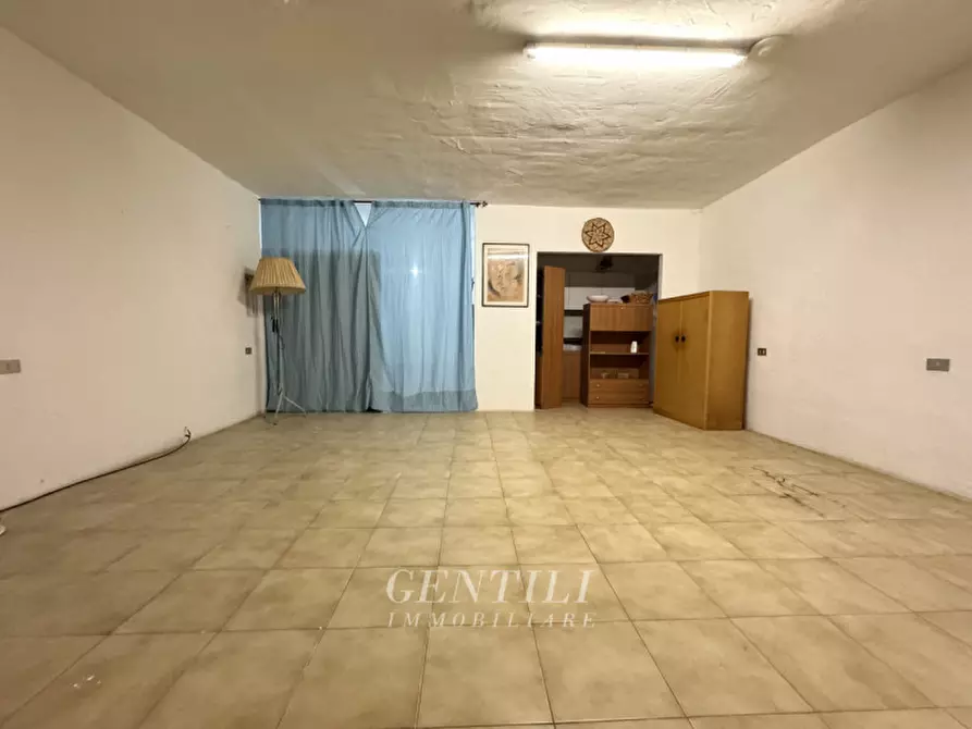 Immagine 1 di Magazzino in vendita  a Arzachena