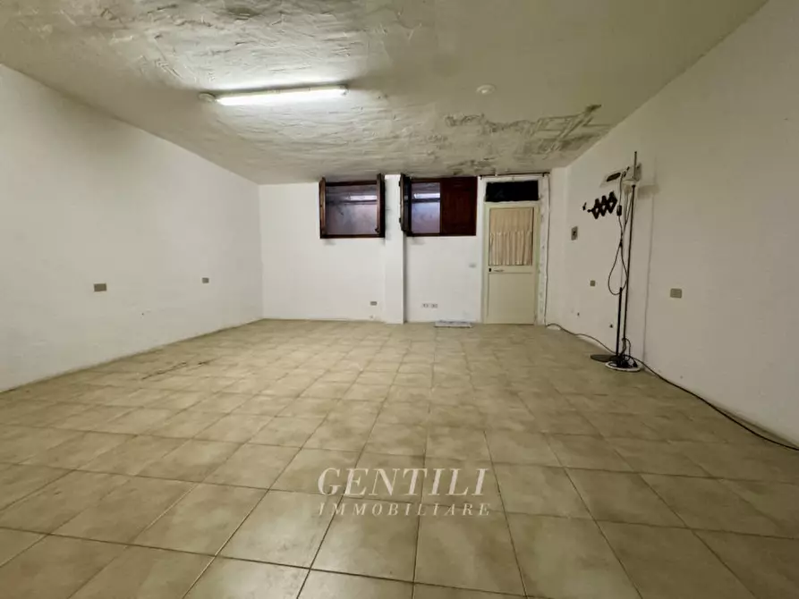 Immagine 2 di Magazzino in vendita  a Arzachena