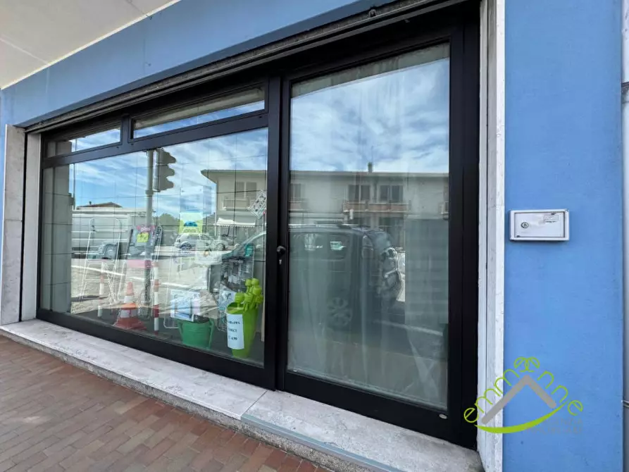 Immagine 1 di Magazzino in vendita  in Via argine sinistro a Dolo