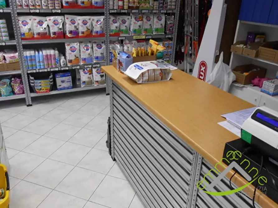 Immagine 1 di Negozio in vendita  in Via Argine Sinistro a Dolo