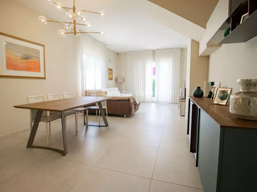 Immagine 1 di Villa in vendita  a Prato