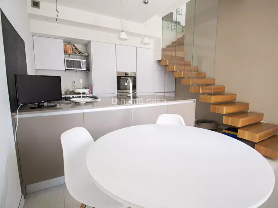 Immagine 5 di Villa in vendita  a Prato