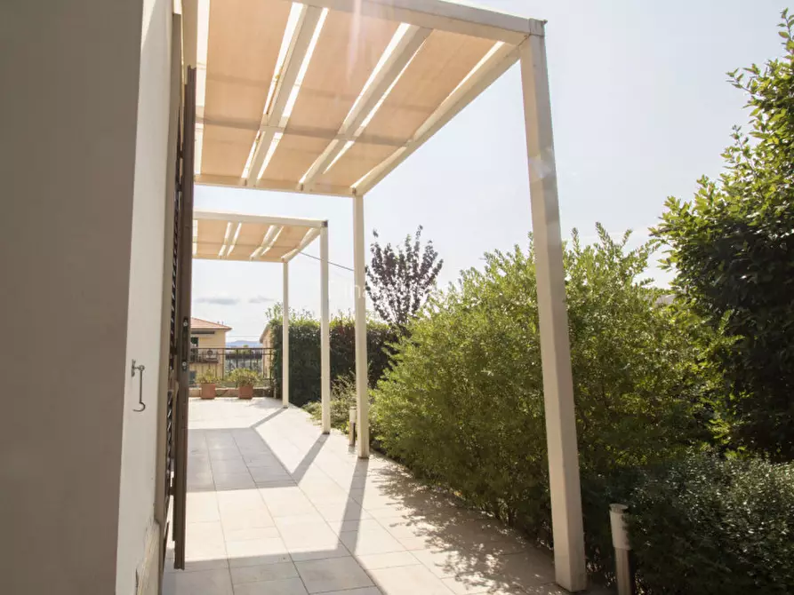 Immagine 13 di Villa in vendita  a Prato