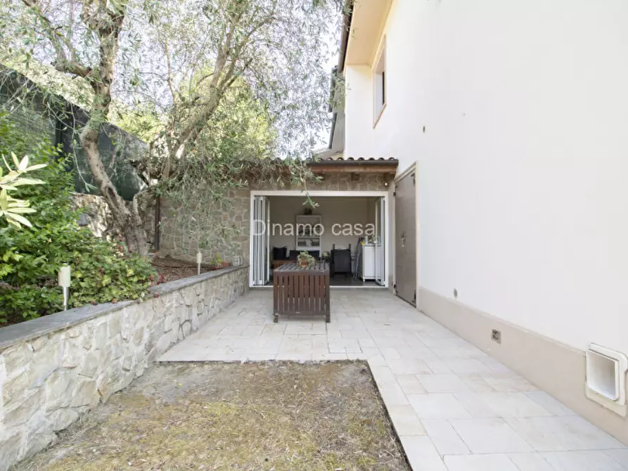 Immagine 14 di Villa in vendita  a Prato