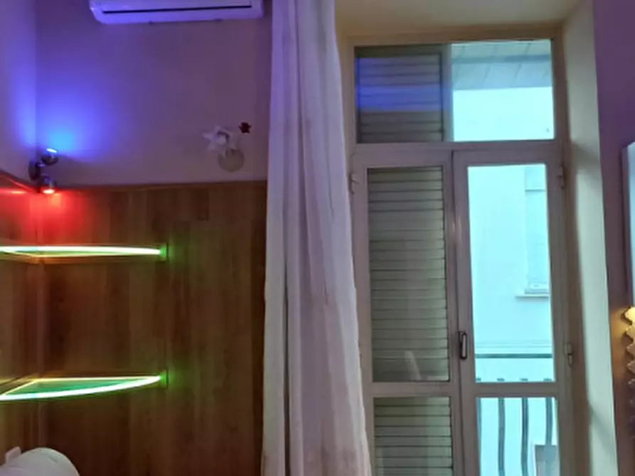 Immagine 1 di Camera in affitto  in vico sopramuro ave gratia plena 15 a Napoli