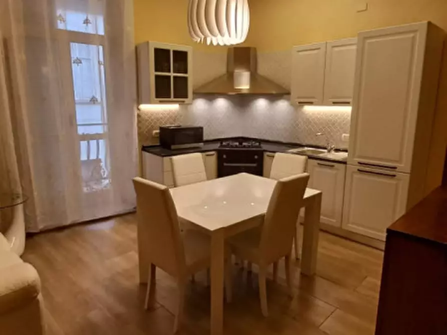 Immagine 4 di Camera in affitto  in vico sopramuro ave gratia plena 15 a Napoli