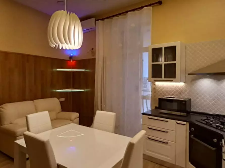 Immagine 6 di Camera in affitto  in vico sopramuro ave gratia plena 15 a Napoli