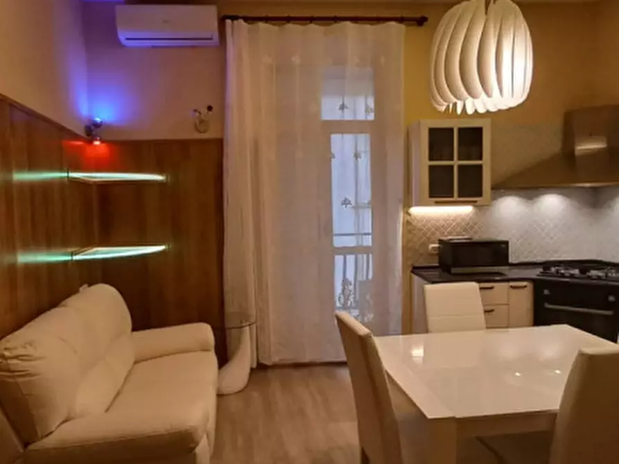 Immagine 8 di Camera in affitto  in vico sopramuro ave gratia plena 15 a Napoli