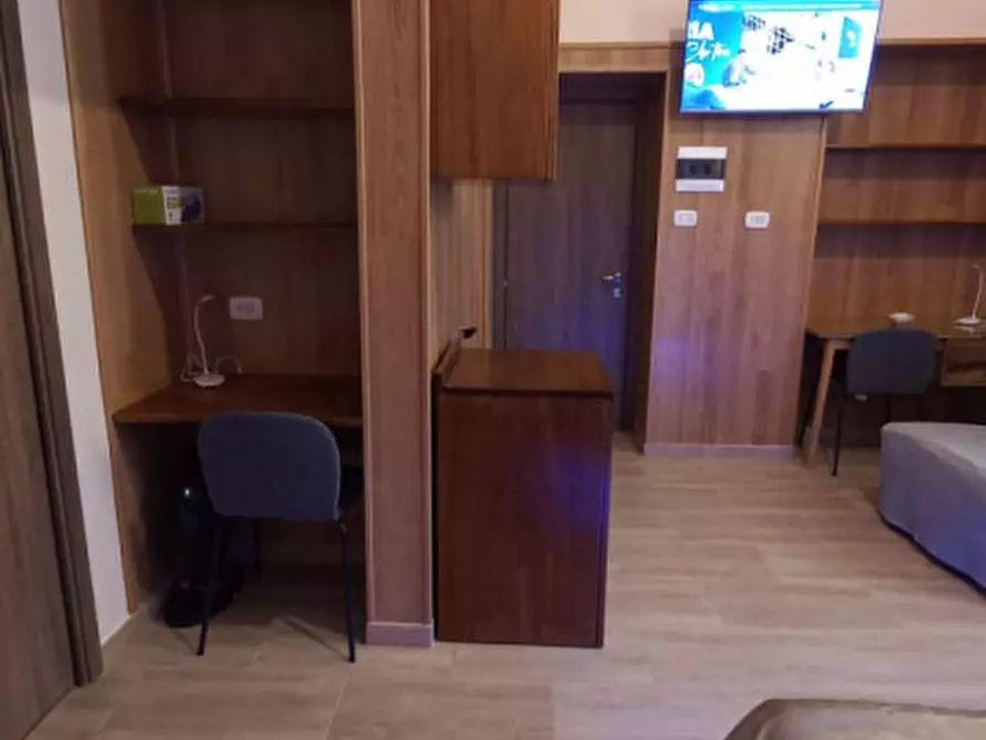 Immagine 15 di Camera in affitto  in vico sopramuro ave gratia plena 15 a Napoli