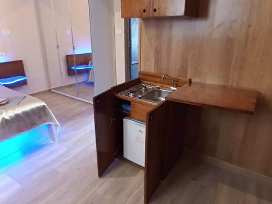 Immagine 17 di Camera in affitto  in vico sopramuro ave gratia plena 15 a Napoli