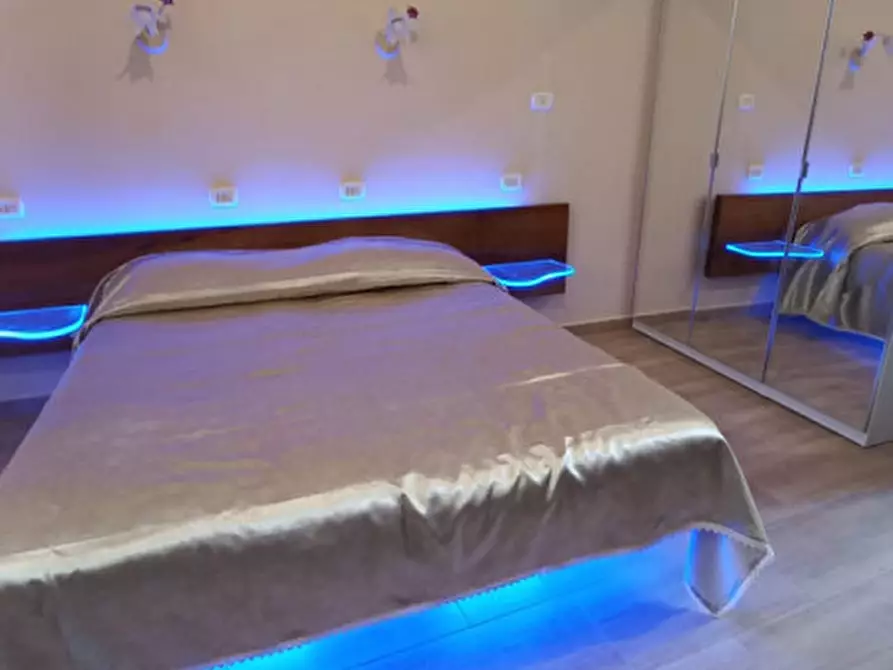 Immagine 18 di Camera in affitto  in vico sopramuro ave gratia plena 15 a Napoli