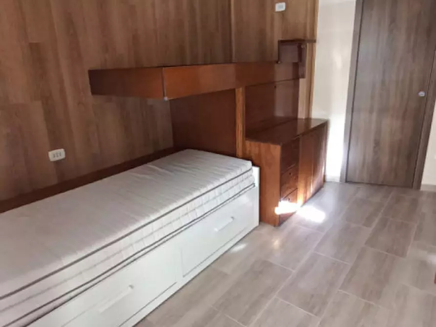 Immagine 26 di Camera in affitto  in vico sopramuro ave gratia plena 15 a Napoli