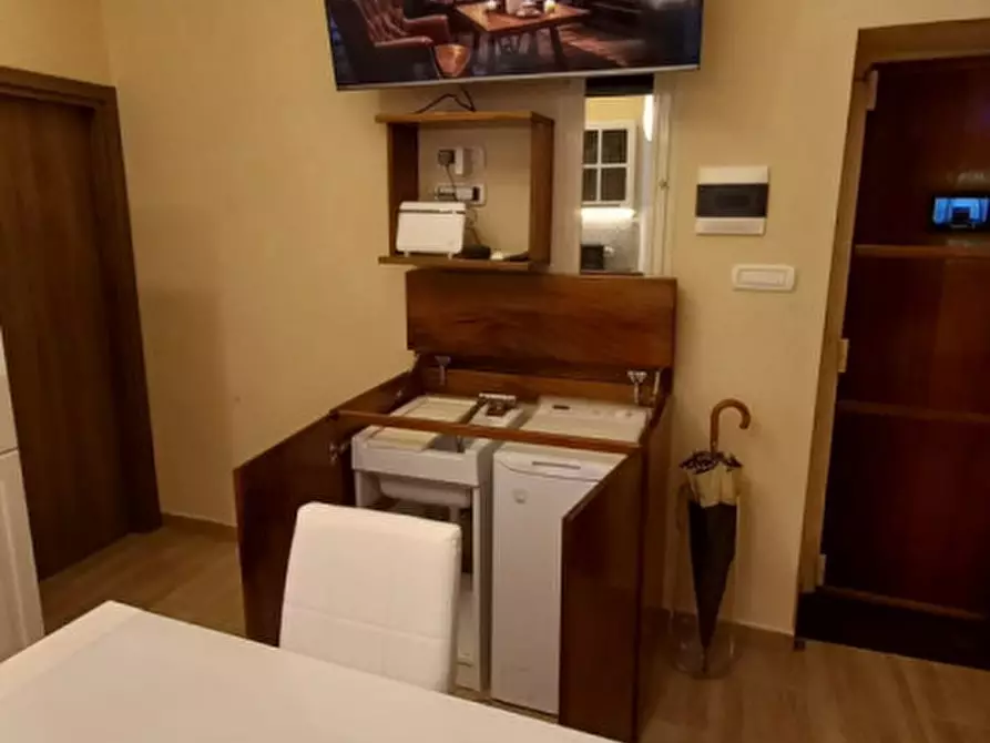 Immagine 39 di Camera in affitto  in vico sopramuro ave gratia plena 15 a Napoli