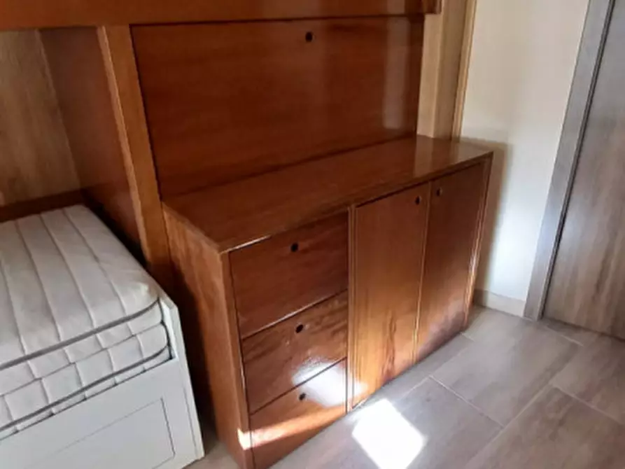 Immagine 44 di Camera in affitto  in vico sopramuro ave gratia plena 15 a Napoli