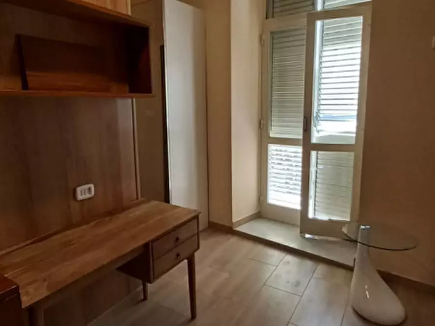 Immagine 45 di Camera in affitto  in vico sopramuro ave gratia plena 15 a Napoli