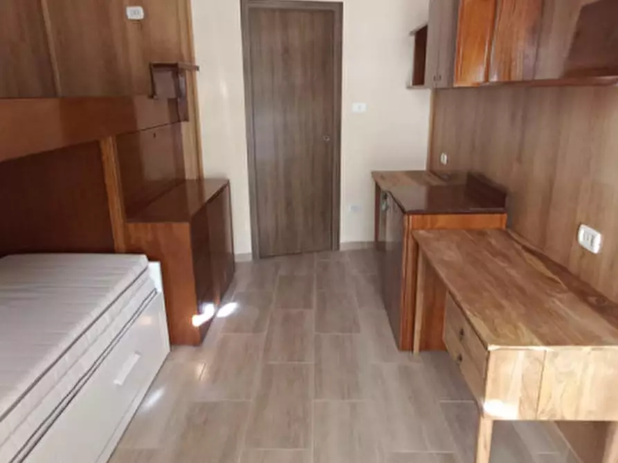 Immagine 47 di Camera in affitto  in vico sopramuro ave gratia plena 15 a Napoli