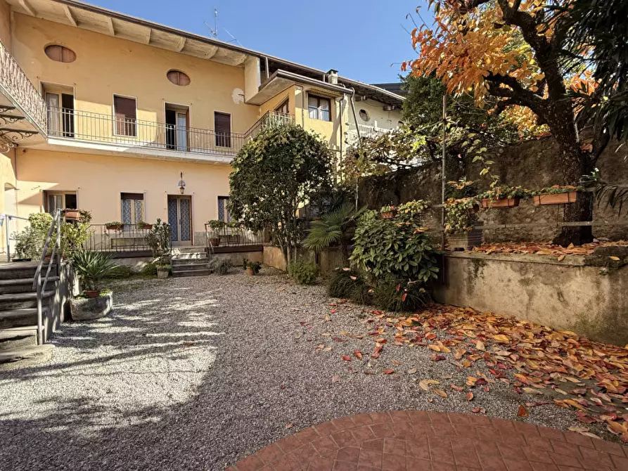 Immagine 2 di Casa indipendente in vendita  in piazza corlo a Lonato del Garda