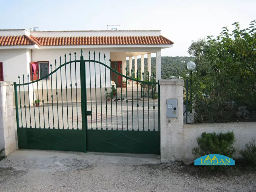 Immagine 1 di Villa in vendita  in Contrada Pascarosa a Ostuni
