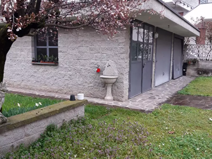 Immagine 2 di Casa bifamiliare in vendita  in Monte Resegone 36 a Cesano Maderno