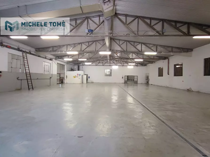 Immagine 15 di Capannone industriale in affitto  in Via Don Cesare Biasi a San Pietro In Cariano