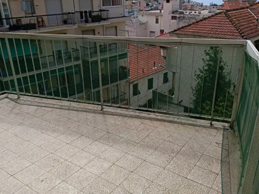 Immagine 1 di Appartamento in vendita  in Via Margotti a San Remo